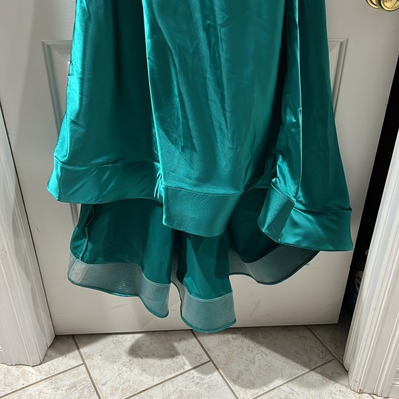 Berlinnova Green Spaghetti Straps Corset Back Long Prom Formal Dress - Picture 9 of 11